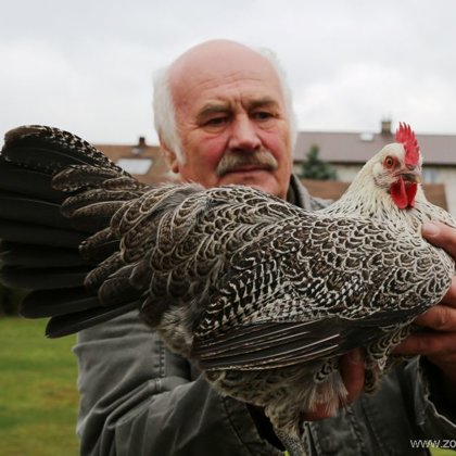 len klubu Vladimír Záhora předvádí 0. 1. českou stříbrnou kropenku